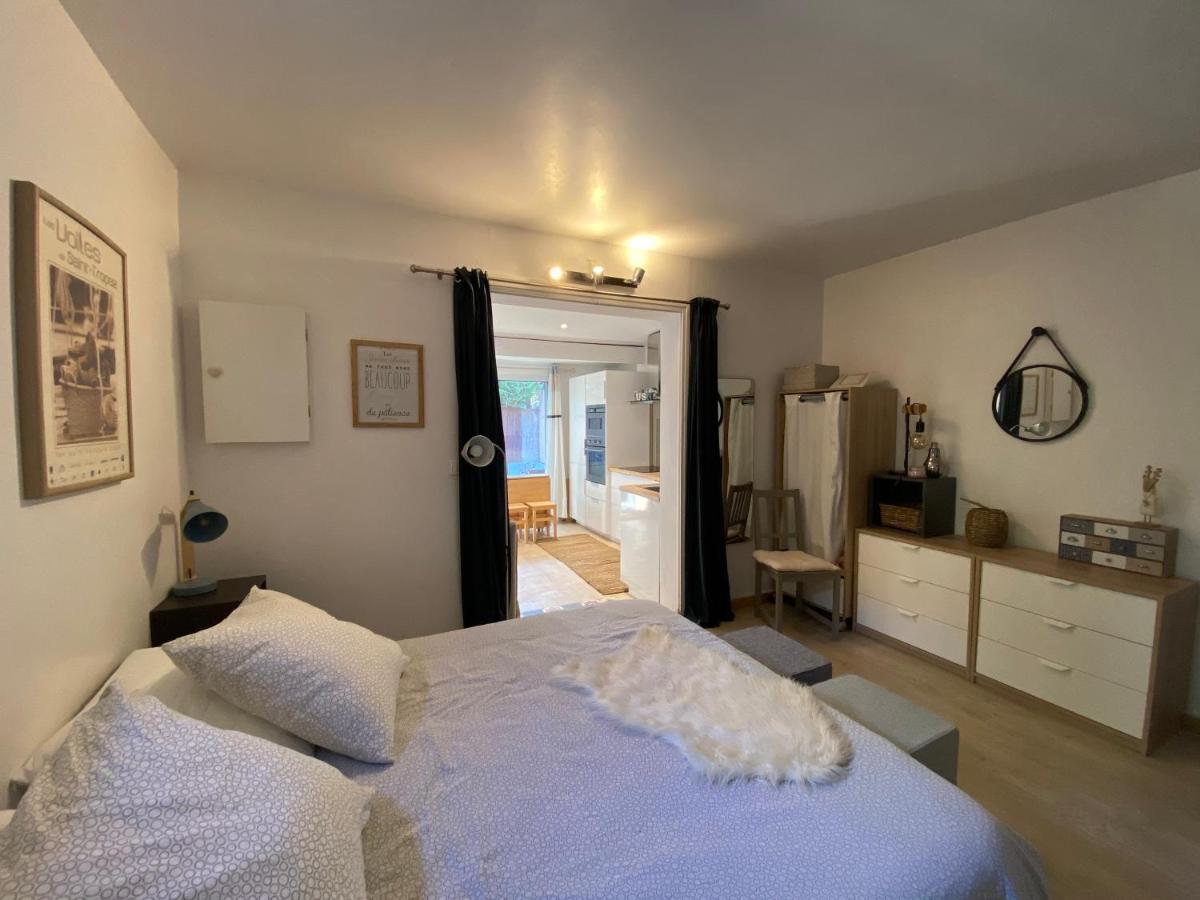 Agreable Studio Proche Sttropez Piscine Et Tennis Gassin Ngoại thất bức ảnh